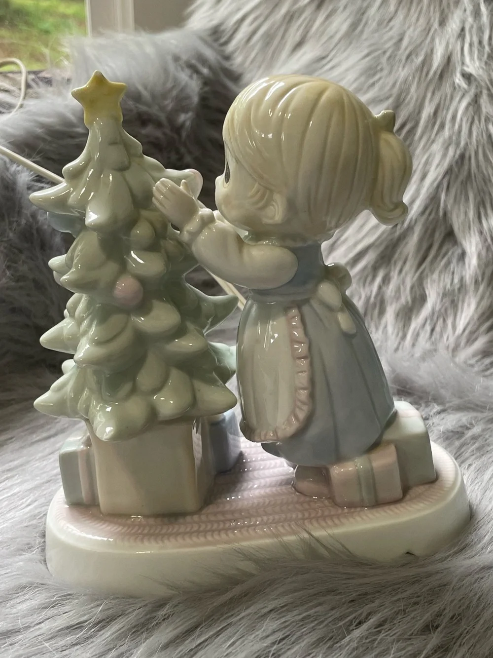 Vintage 1993 Precious Moments lamp/nursery light.